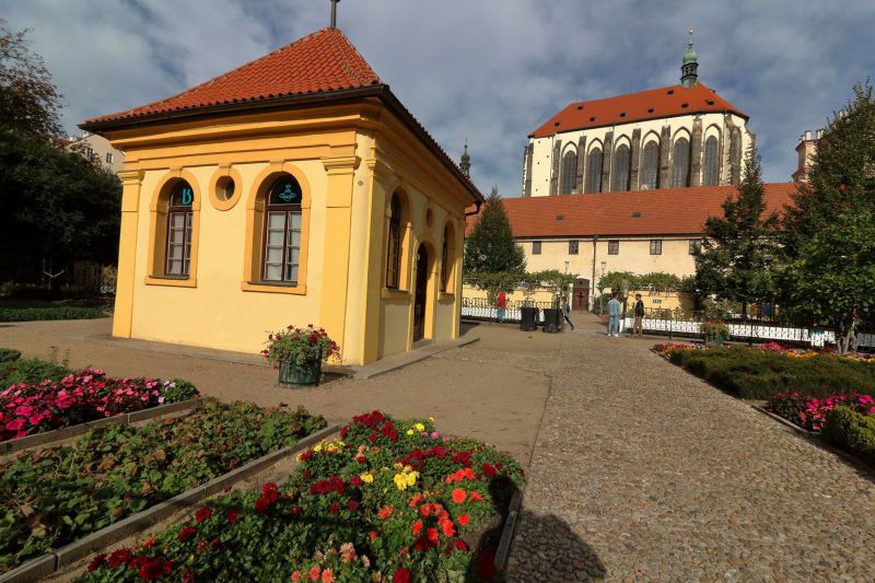 Notre Dame des Neiges et son jardin des franciscains