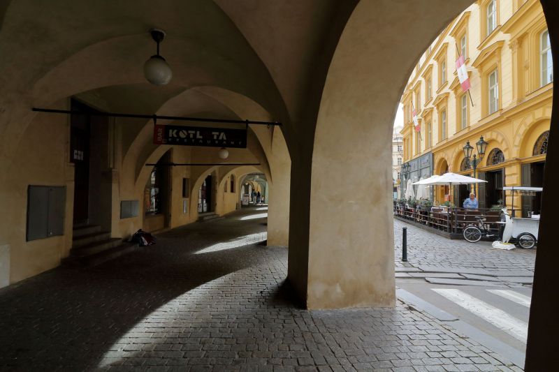 les arcades des maisons de la Vielle Ville