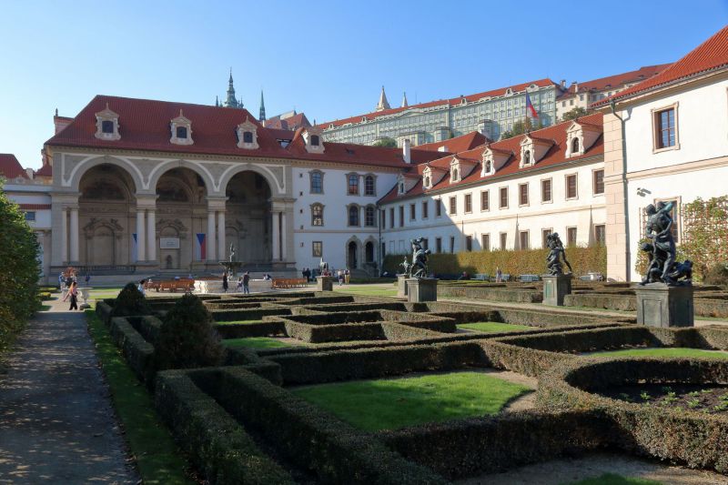 Jardin Wallenstein et la vue de chateau de Prague
